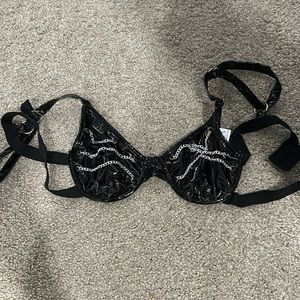 Iheartraves: Top- size Medium